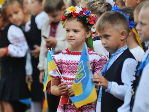 Стало відомо, скільки першачків зарахували до шкіл Київщини