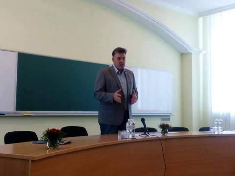 Лідер "Свободи" окупував приміщення освітян у Білій Церкві для читання лекцій (ФОТО)