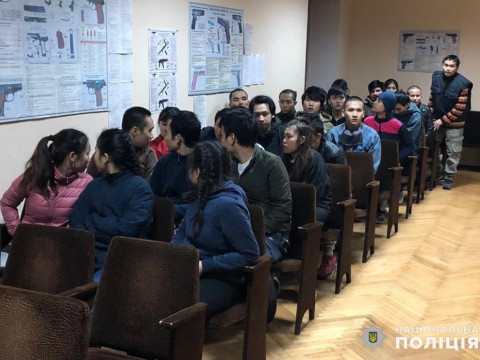 У Глевасі чоловік позбавив волі тридцятьох нелегалів з В’єтнаму (ФОТО)