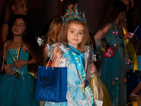 Дівчинка з Макарова знову перемогла в конкурсі краси 