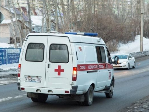 У Баришівці рятувальникам довелось нести хвору до "швидкої ", бо авто не змогло доїхати через замети (ФОТО)