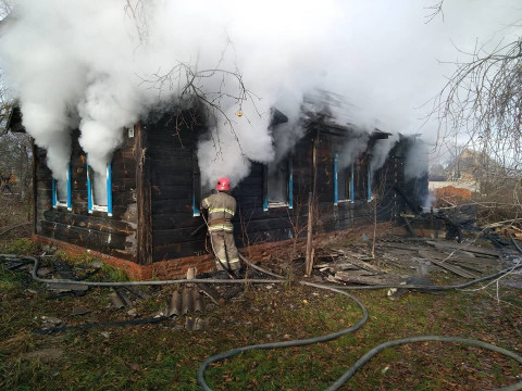 На Київщині палав будинок
