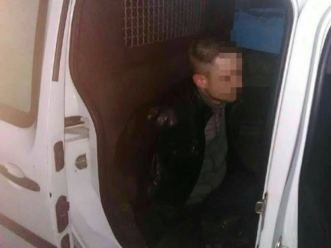 Київщині затримали молодика з підозрілими речовинами (ФОТО)