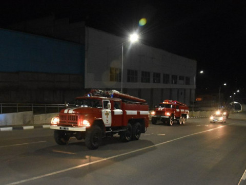 Із вогнем у Чорнобильській зоні борються пожежники із декількох областей України (ФОТО)