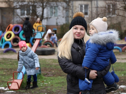 Активістка з Переяслава зібрала 60 тис грн на облаштування дитячого майданчика (ФОТО, ВІДЕО)