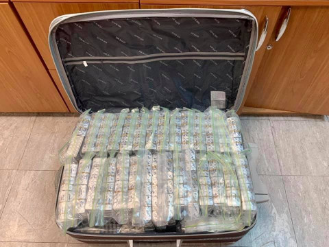 У "Борисполі" затримали 23-річну українку з повною валізою прекурсорів (ФОТО)