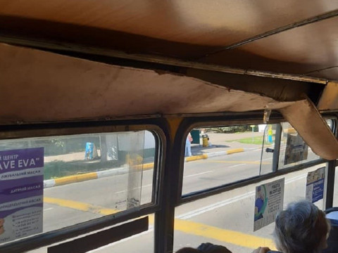 У Броварах автобус із пасажирами на ходу втрачає запчастини (ФОТО, ВІДЕО)