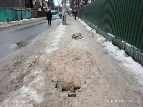 В Ірпені бруківка "тає" разом із снігом (ФОТО) 