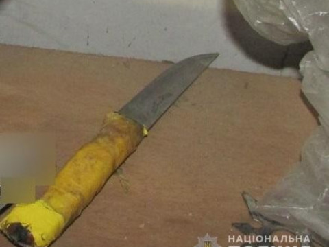 На Сквирщині жінка накинулася на товариша з ножем