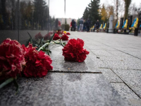 В Іванкові встановили меморіальну дошку загиблому в зоні АТО юнаку  (ФОТО)