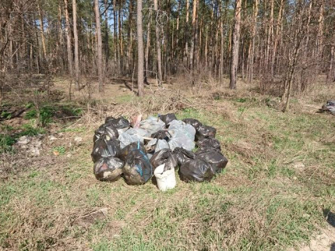 На Васильківщині активісти борються зі сміттям (ФОТО)