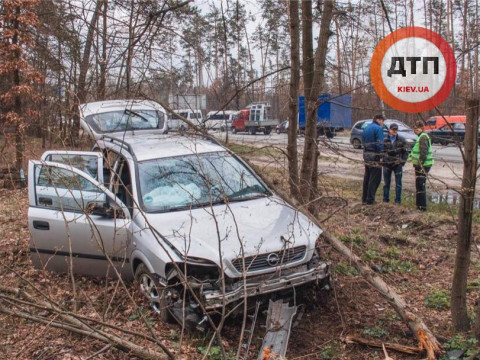 На Гостомельському шосе сталася потрійна ДТП: постраждала жінка (ФОТО)