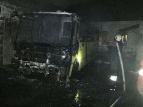 У Хотові вночі підпалили автобус "Богдан"