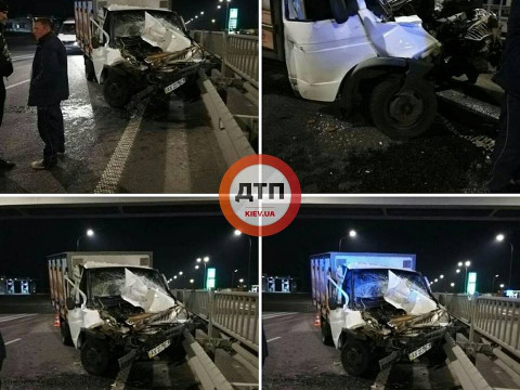 Під Києвом хлібовоз влетів у відбійник: вантажівка розбита вщент (ФОТО)