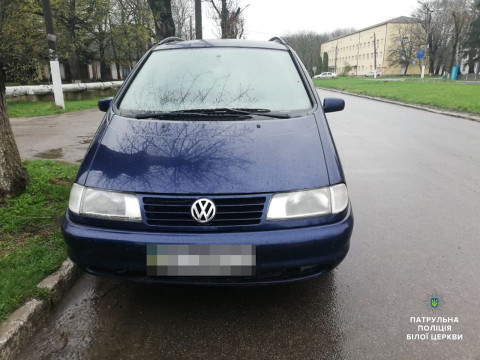 У Білій Церкві затримали жінку на іномарці, яка надала на перевірку підроблені документи  