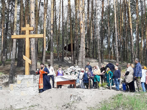 У Віті-Поштовій встановили придорожній Уклінний хрест