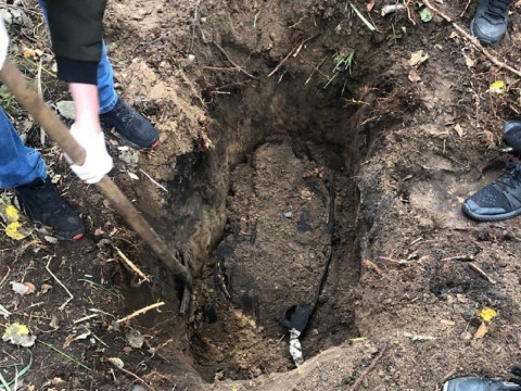 На Бородянщині чоловіки вбили свого знайомого та закопали його в лісі (ВІДЕО)