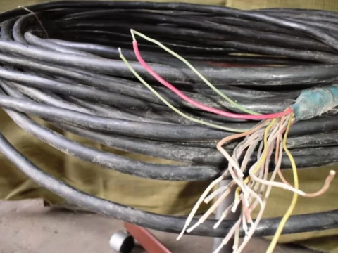У Таращі за допомогою автомобіля зловмисники намагалися вкрасти кабель (ФОТО)