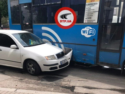Не поділили дорогу: У Борисполі сталася ДТП за участю маршутки