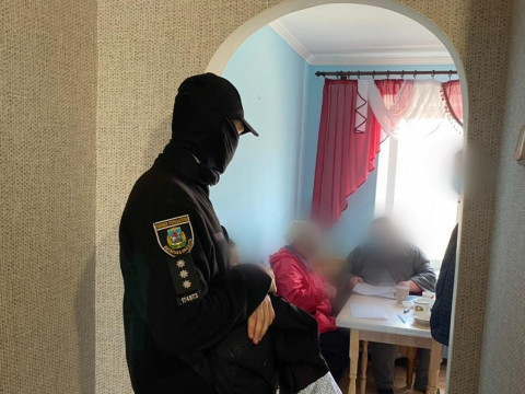 На Броварщині забрали дітей у жінки, яка більше часу приділяла спиртному