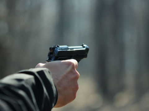 У Києво-Святошинському районі чоловік прихопив на "розборки" пістолет (ФОТО)