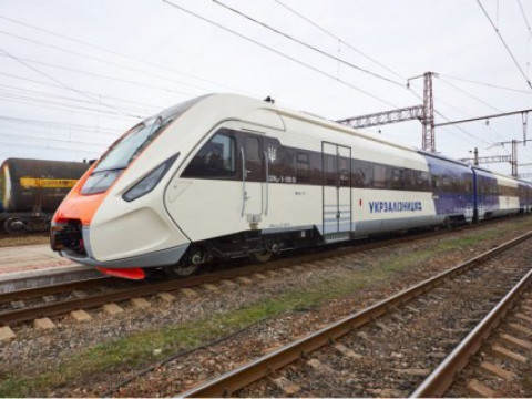 До аеропорту "Бориспіль" запустили новий потяг від українського виробника