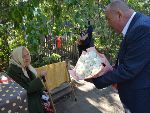 Очільник Миронівки привітав найстаршу жительку з Днем міста (ФОТО)