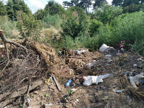 У Ставищі виявили стихійне сміттєзвалище неподалік історичної пам’ятки