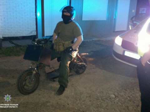 У Борисполі затримали нетверезого водія на саморобному скутері (ФОТО)
