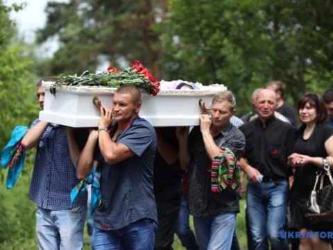 Вічна пам'ять: у Переяславі поховали 5-річного Кирила Тлявова (ФОТО, ВІДЕО)