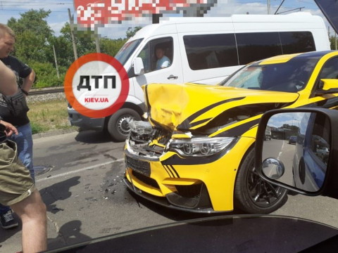 Неподалік Вишневого утворився великий затор через ДТП (ФОТО)