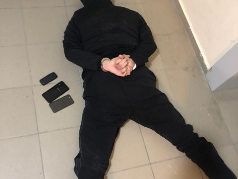 На Київщині затримали чоловіка, який вчинив розбійний напад на Закарпатті (ВІДЕО)