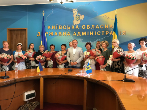 Багатодітні матері Київщини отримали відзнаки "Мати-героїня" (ФОТО)