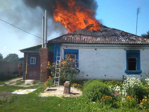 У Переяслав-Хмельницькому районі пожежники винесли із палаючого будинку двох мертвих дітей
