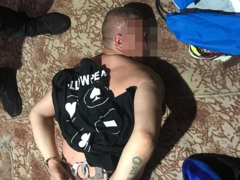 Джентльмени удачі: у Києво-Святошинському районі група чоловіків викрала платіжний термінал (ВІДЕО)