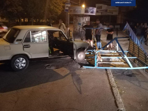 У Білій Церкві п’яний водій в’їхав у зупинку