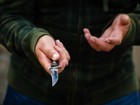 У Броварах чоловік з ножем напав на перехожих (ФОТО)