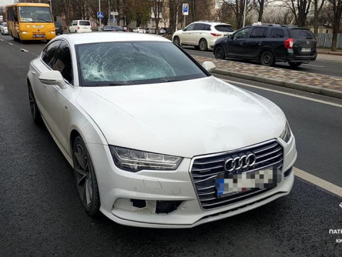 У Борисполі керманич Audi здійснив наїзд на жінку
