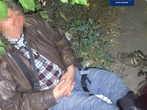У Білій Церкві чоловіка ледь не пошматували сокирою (ФОТО)
