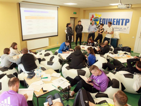 В Ірпені методист із Іспанії навчав тренерів для соціально-спортивних шкіл (ФОТО)