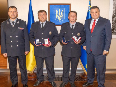 Аваков нагородив начальника Ірпінської поліції Петренка за знайдене немовля