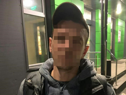 У Броварському районі поліцейські вночі затримали молодика з наркотичними речовинами