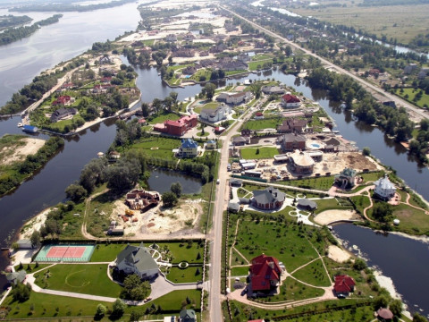 З елітного передмістя Києва "женуть" ексчиновників