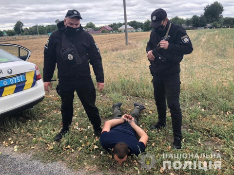На Кагарличчині 32-річний чоловік розправився з рідною бабусею та ледь не задушив батька
