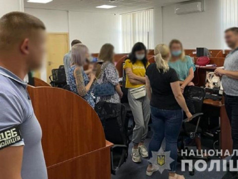 На Київщині колектори погрожували боржникам порно-компроматом
