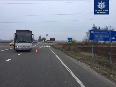 У Бориспільському районі автобус збив жінку 