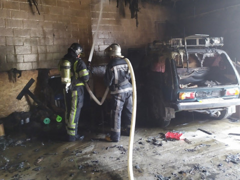Через пожежу в гаражі у Білій Церкві згоріли три автівки і мотоцикл (ФОТО)