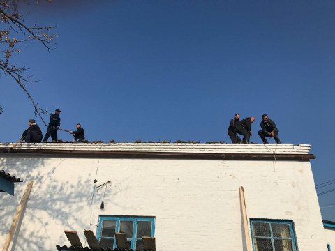 У Рокитному ремонтують покрівлю дитячо-юнацької спортивної школи