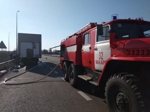 У Макарівському районі пожежники оперативно загасили загорання вантажівки 