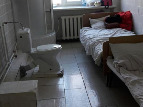 У Броварських лікарнях туалети встановлюють посеред палати (ФОТО)